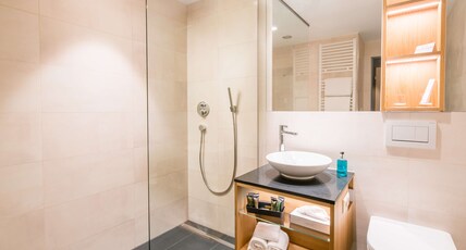 Best Western Plus Central Hotel Leonhard Room Type - 1 King Bed, Non-Smoking, Standard Room, 24 Square Meters, 42-Inch Flat Screen Television, Free Wi-Fi Best Western Plus Central Hotel Leonhard Room Type - 1 King Bed, Non-Smoking, Standard Room, 24 Square Meters, 42-Inch Flat Screen Television, Free Wi-Fi