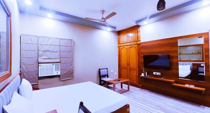 HOLIDAY ROYAL NEW Room Type - Standard HOLIDAY ROYAL NEW Room Type - Standard