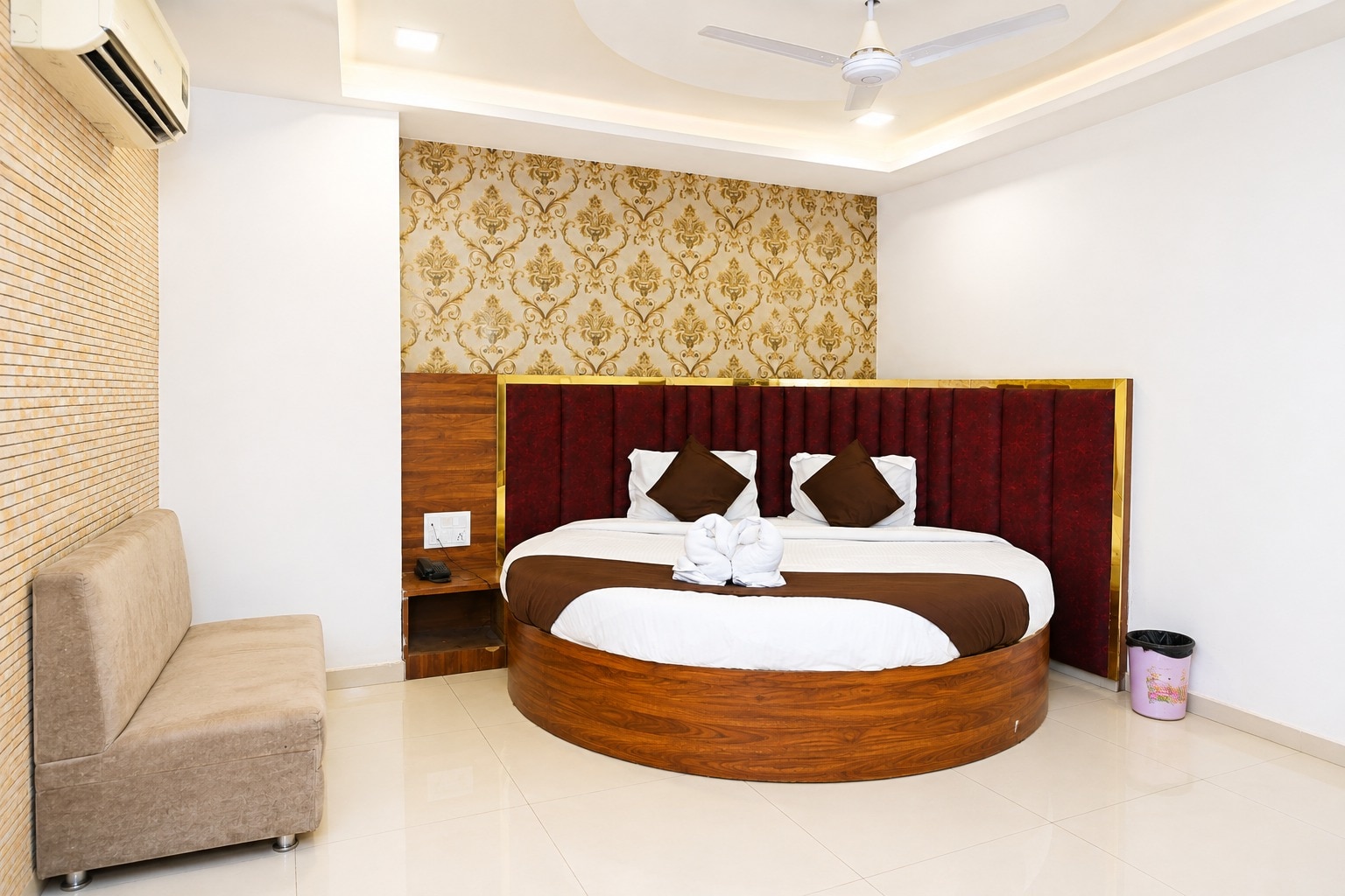 Hotel Paradise Naroda - Tap to explore photos