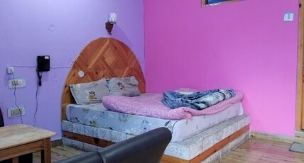 Cafe 19 Guest House Room Type - Deluxe Room