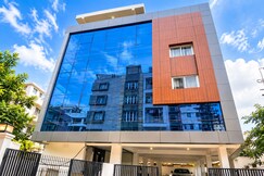 Address of WHITE CUBEE