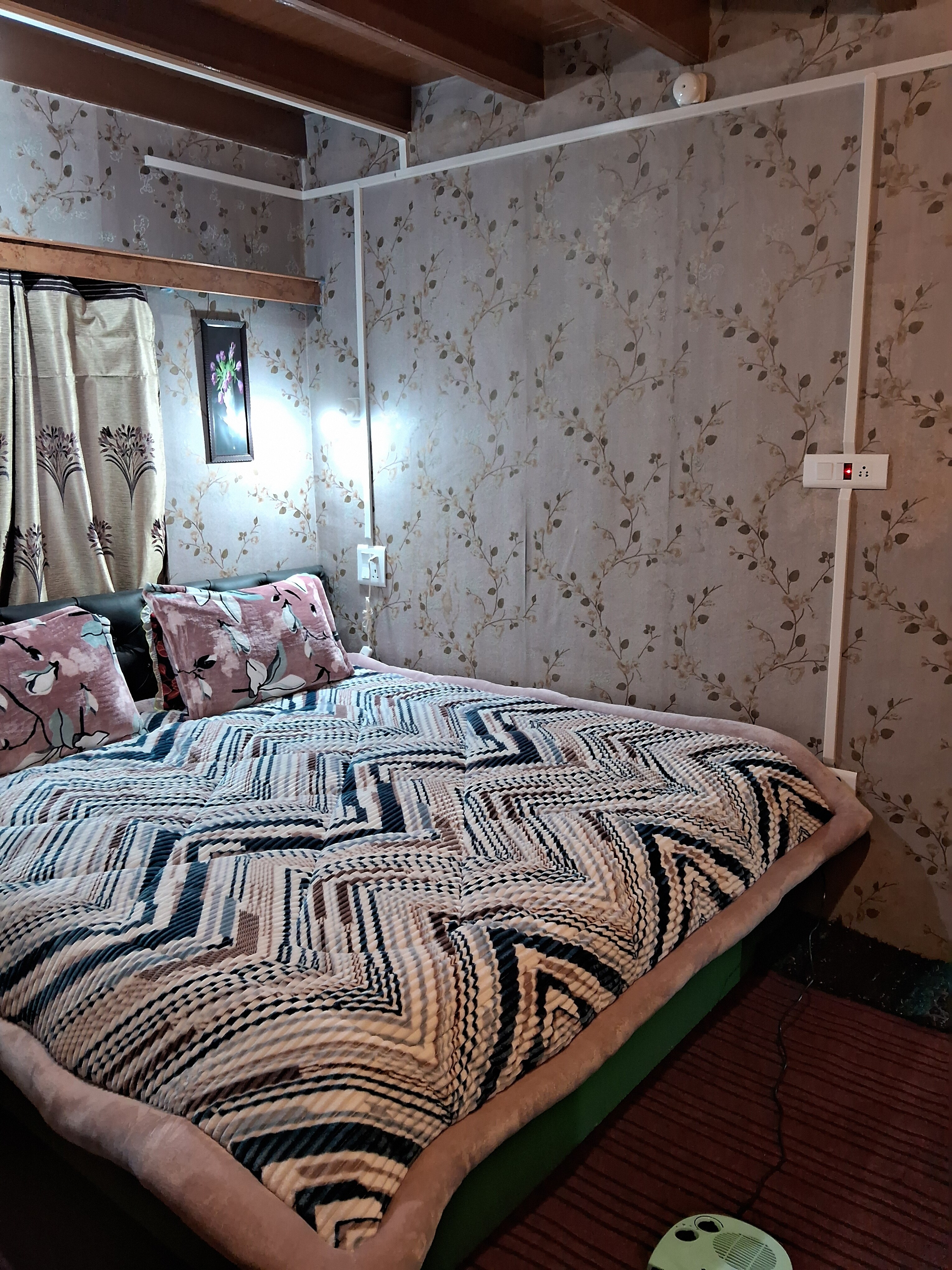 Conifer view guest house - Tap to explore photos