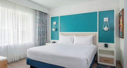 DoubleTree Suites by Hilton Naples Room Type - 1 KG SUITE BALC COURTYARD