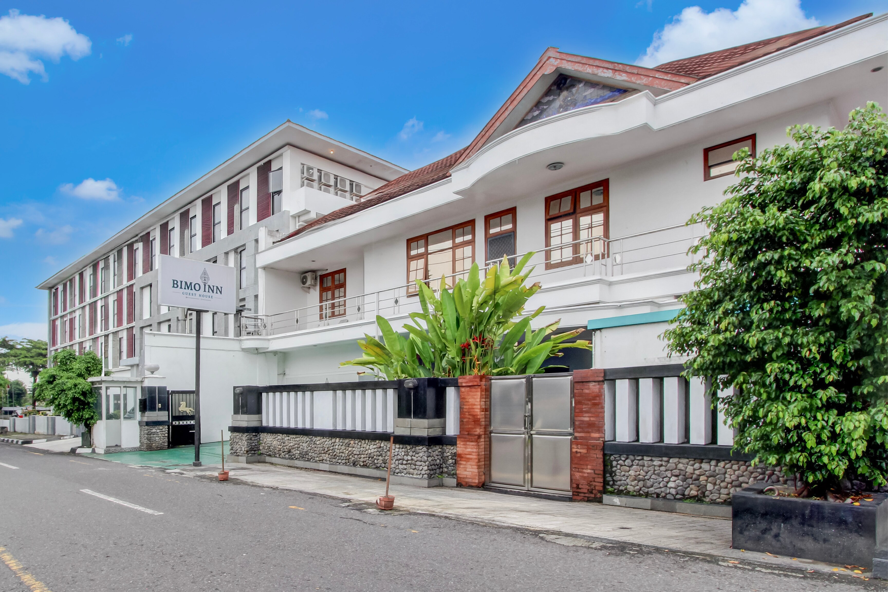 Hotel O Bimo Inn Guest House - Tap to explore photos