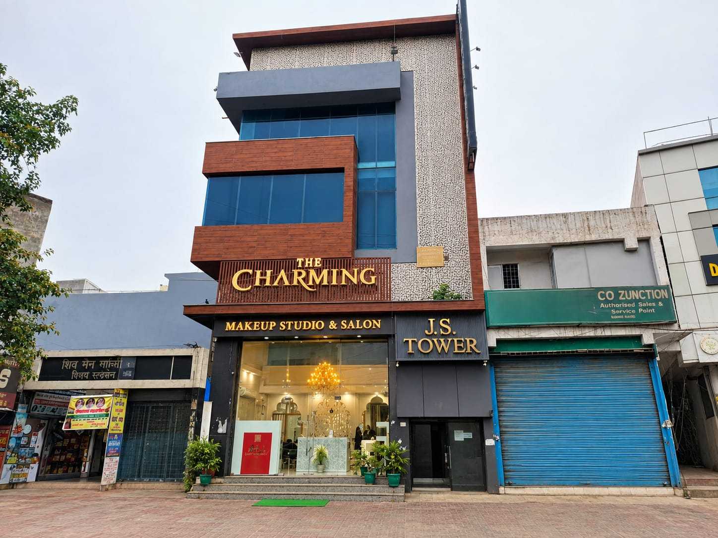 Townhouse Dashrathpuri Metro Formerly Elegant Palace - Tap to explore photos