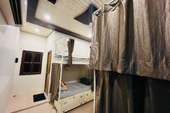 Yovibe Stays | Dorms & Rooms