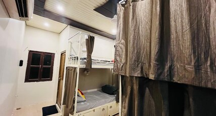 Yovibe Stays | Dorms & Rooms Room Type - Bed in 6-Bed Mixed Dormitory Room