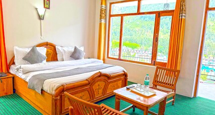 Hotel Alpine Near Mall Road Manali Room Type - Deluxe Room with Mountain View