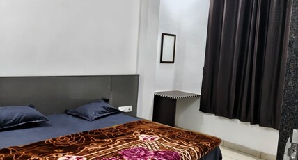 Hotel Shyam Sarovar & Restaurant Room Type - Deluxe Room with Balcony