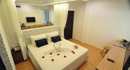 Forty Winks Phuket Hotel Room Type - Grand Deluxe Double Room Forty Winks Phuket Hotel Room Type - Grand Deluxe Double Room