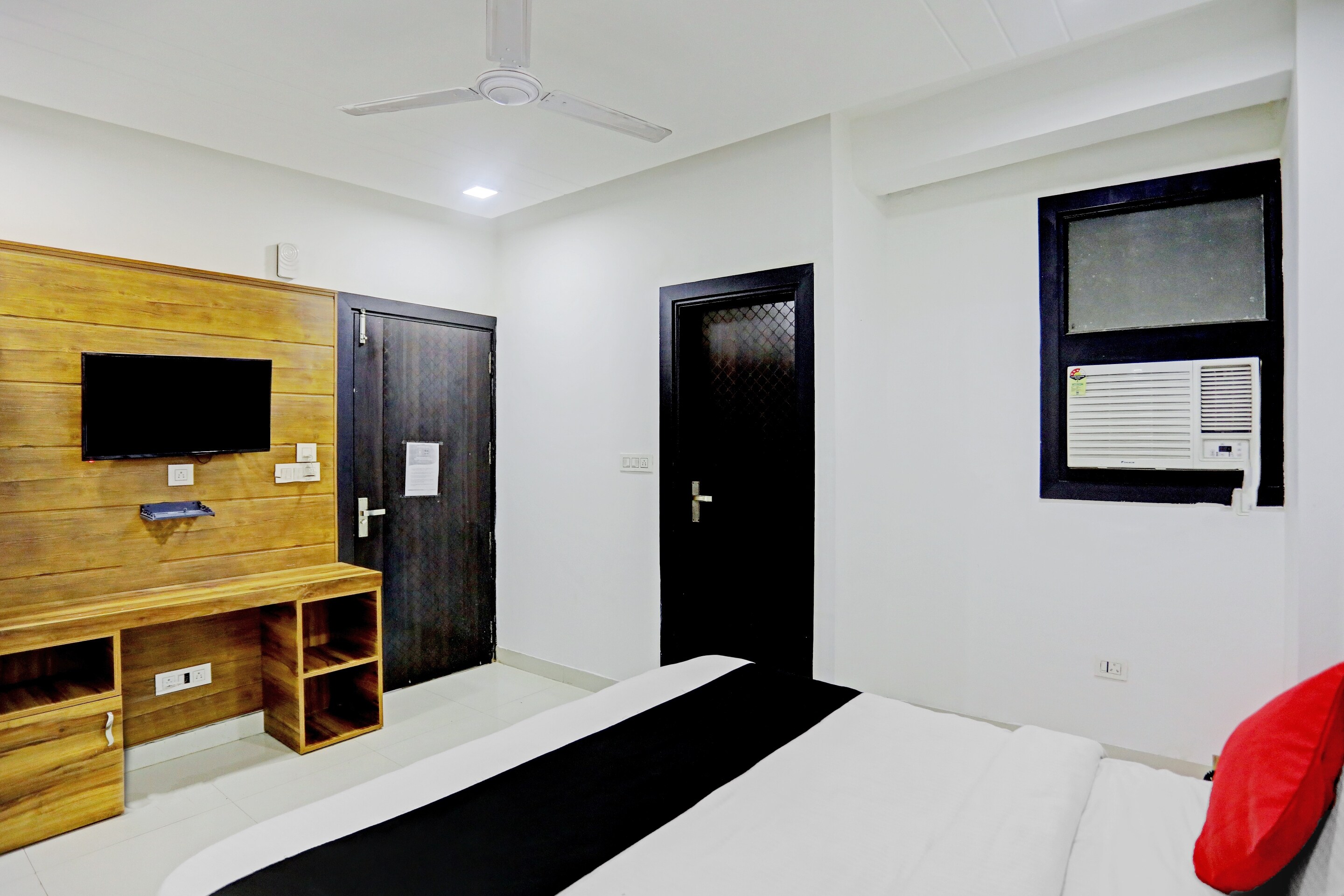 Super Hotel O Zion Plus - Tap to explore photos