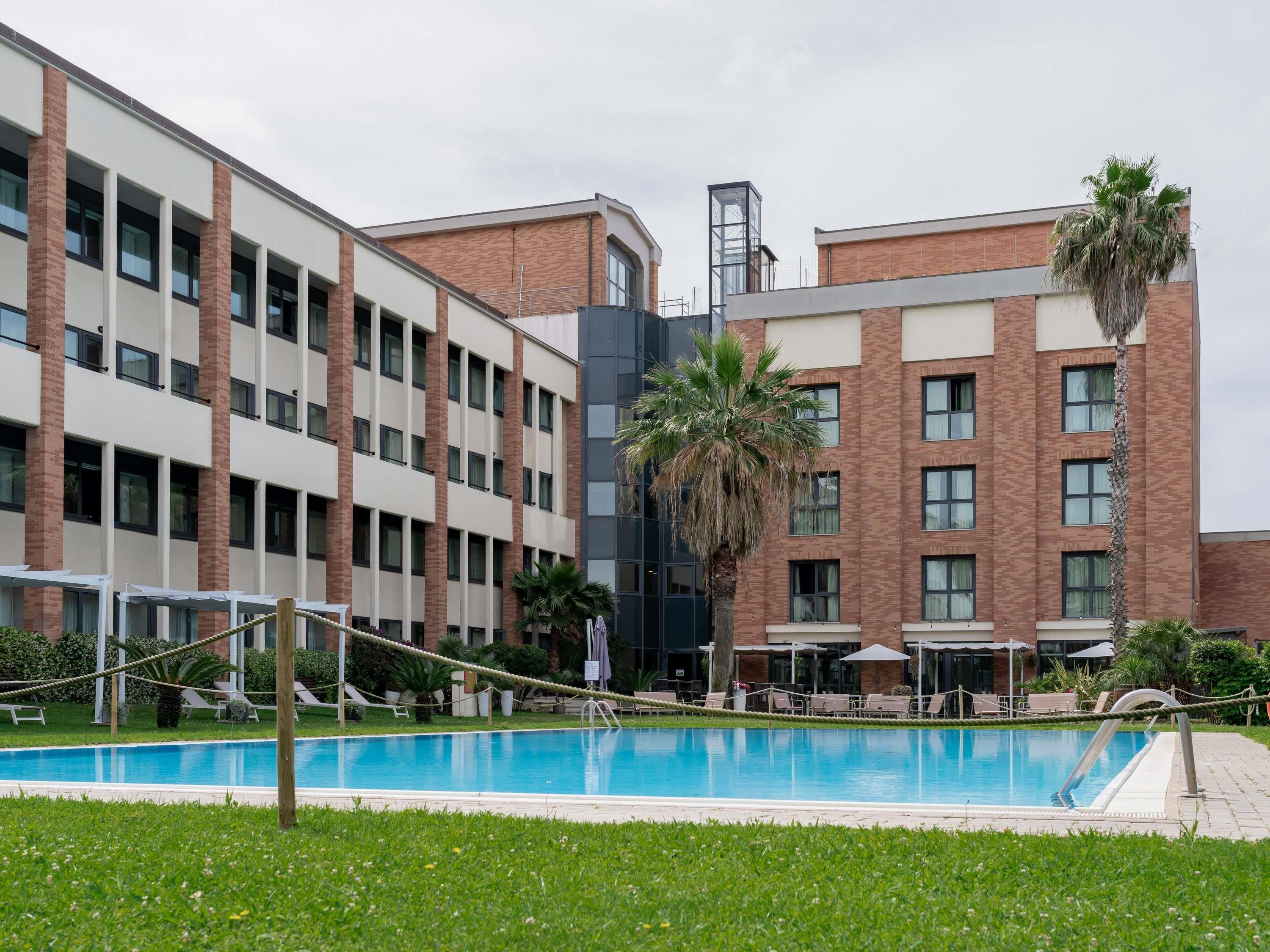 Mercure Rome Leonardo da Vinci Airport - Tap to explore photos
