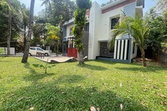 VAR ZenHaus 2 AC 3 Rooms Pvt Garden No Kitchen