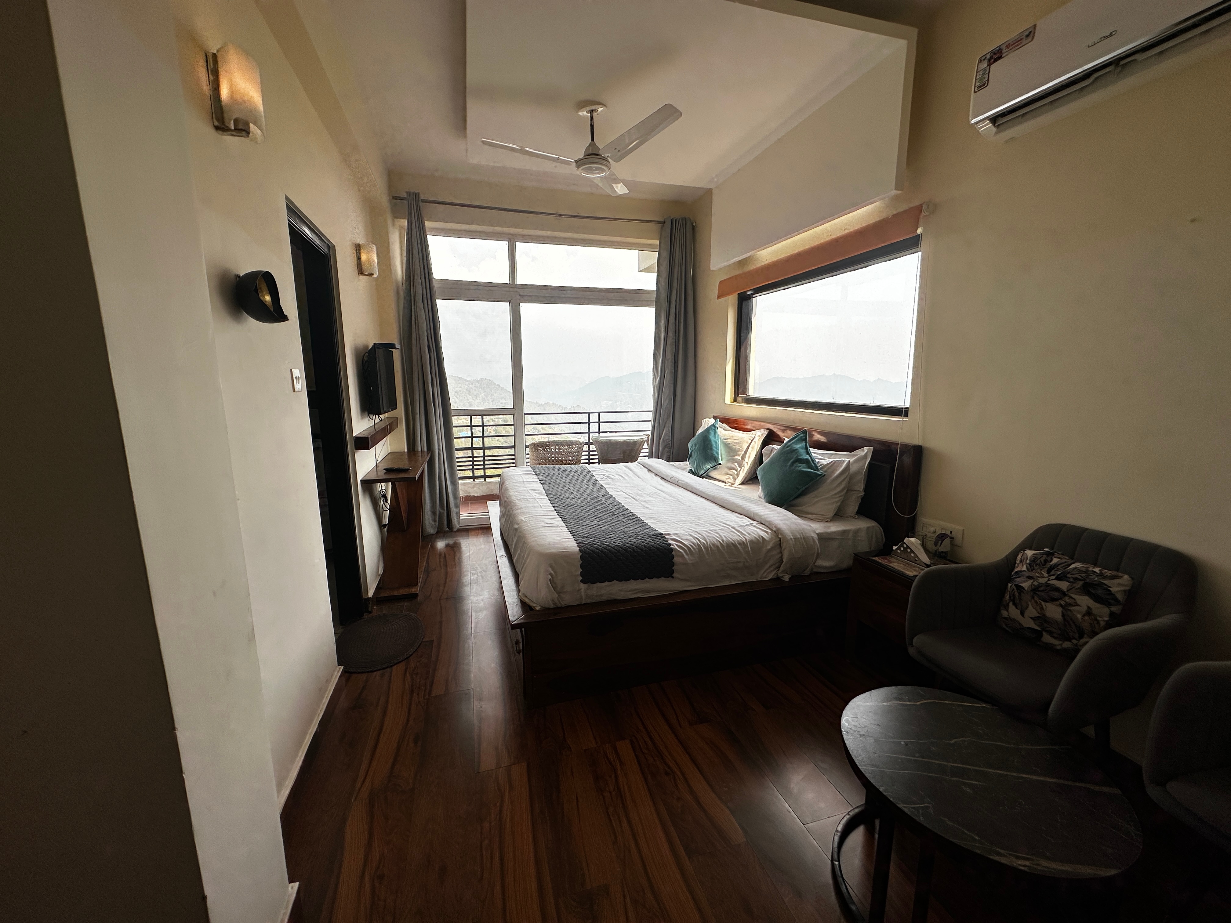 Willow Woods Kasauli - Tap to explore photos
