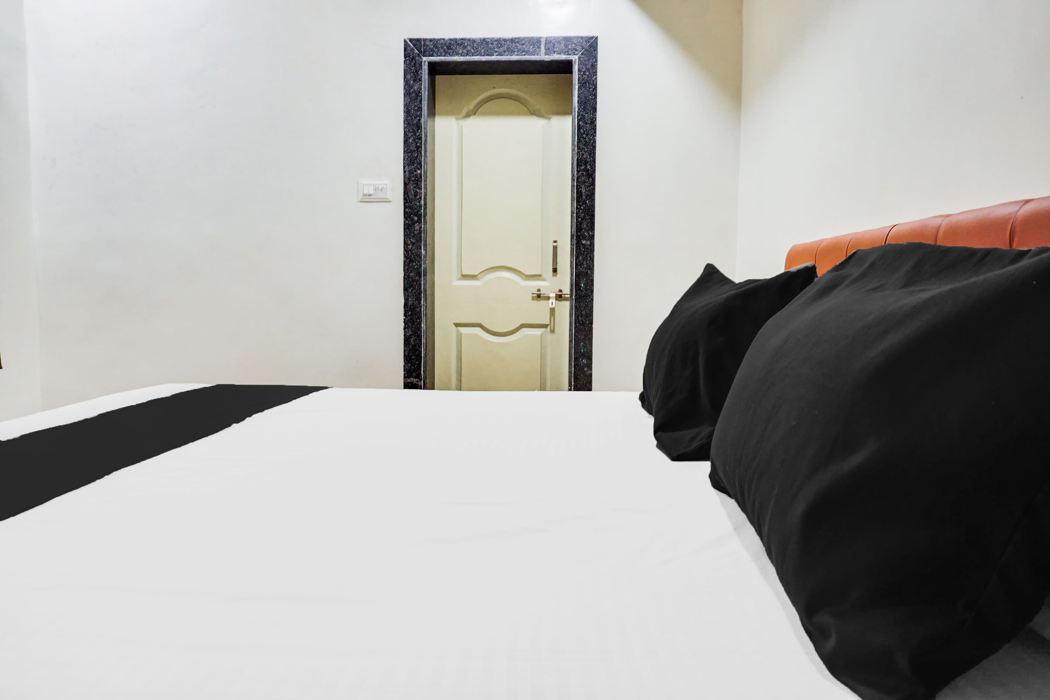 Hotel O Sarovar - Tap to explore photos