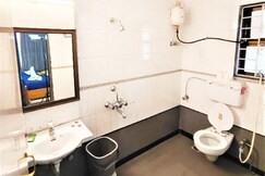 Silver Oak Villa Cottage | Rooms & Pool