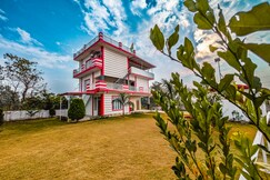 Sukoon Villa 2 - 2BR FF near Jolly Grant Airport by Homeyhuts