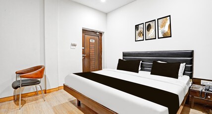 Collection O Phoolbagh Near DD Mall Room Type - Deluxe (3X)