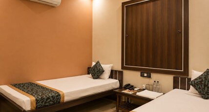 Hotel Shankuntla Palace - 400 Mtr from Vishnupad Mandir Room Type - Deluxe Room Hotel Shankuntla Palace - 400 Mtr from Vishnupad Mandir Room Type - Deluxe Room
