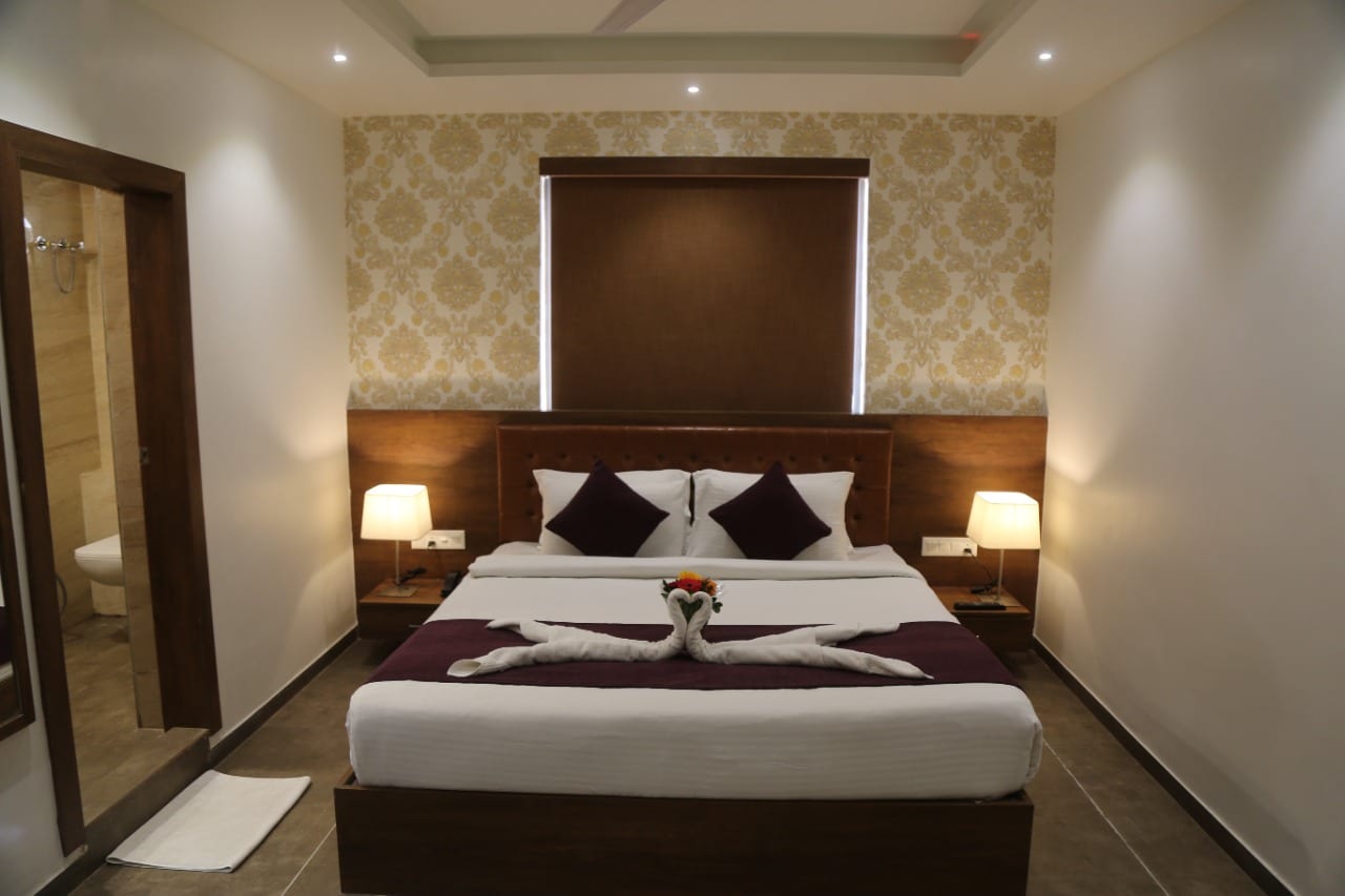 Hotel Nova Pride - Tap to explore photos