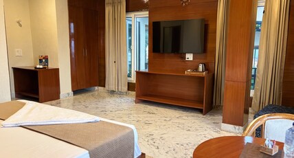 Kanatal Pinnacle House Room Type - Deluxe Room with Balcony and Himalayan View Kanatal Pinnacle House Room Type - Deluxe Room with Balcony and Himalayan View