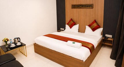 Hotel Golcha Room Type - Premium room with Balcony and road view Hotel Golcha Room Type - Premium room with Balcony and road view