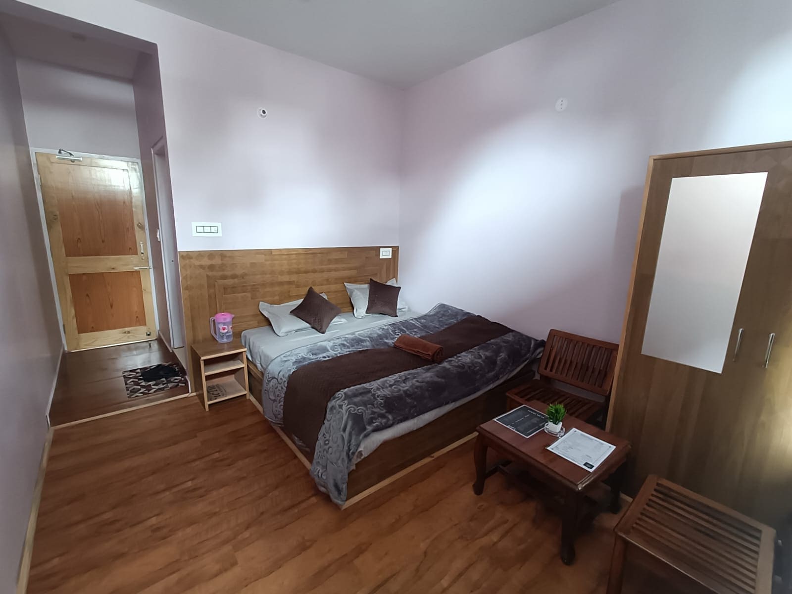 ZHE YUL- JISPA - Tap to explore photos