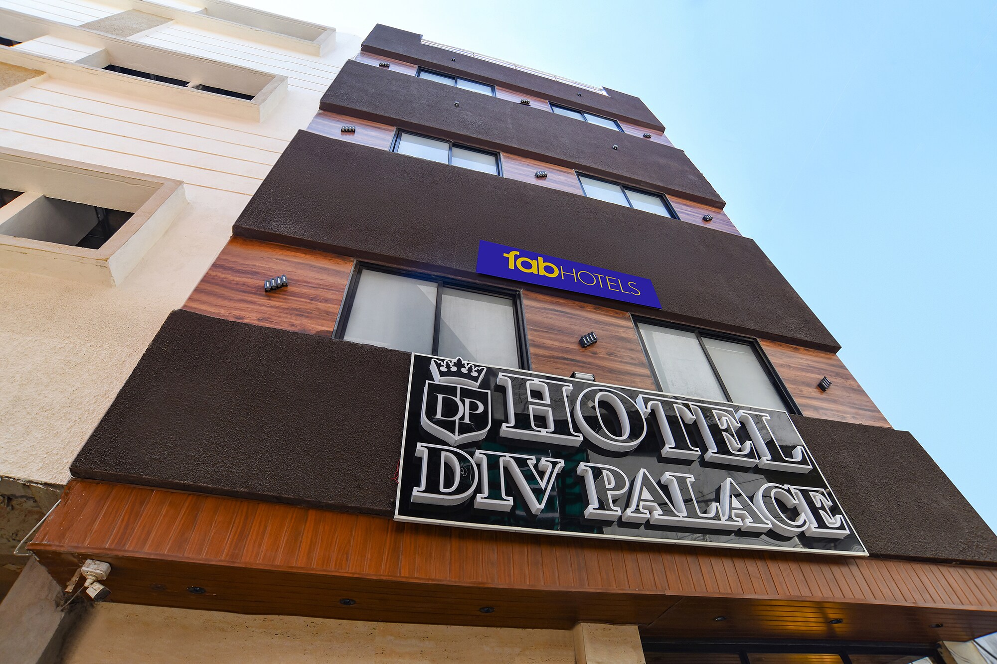 Via Div Palace - Tap to explore photos