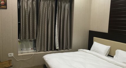 Hotel Paradise Room Type - Deluxe Room