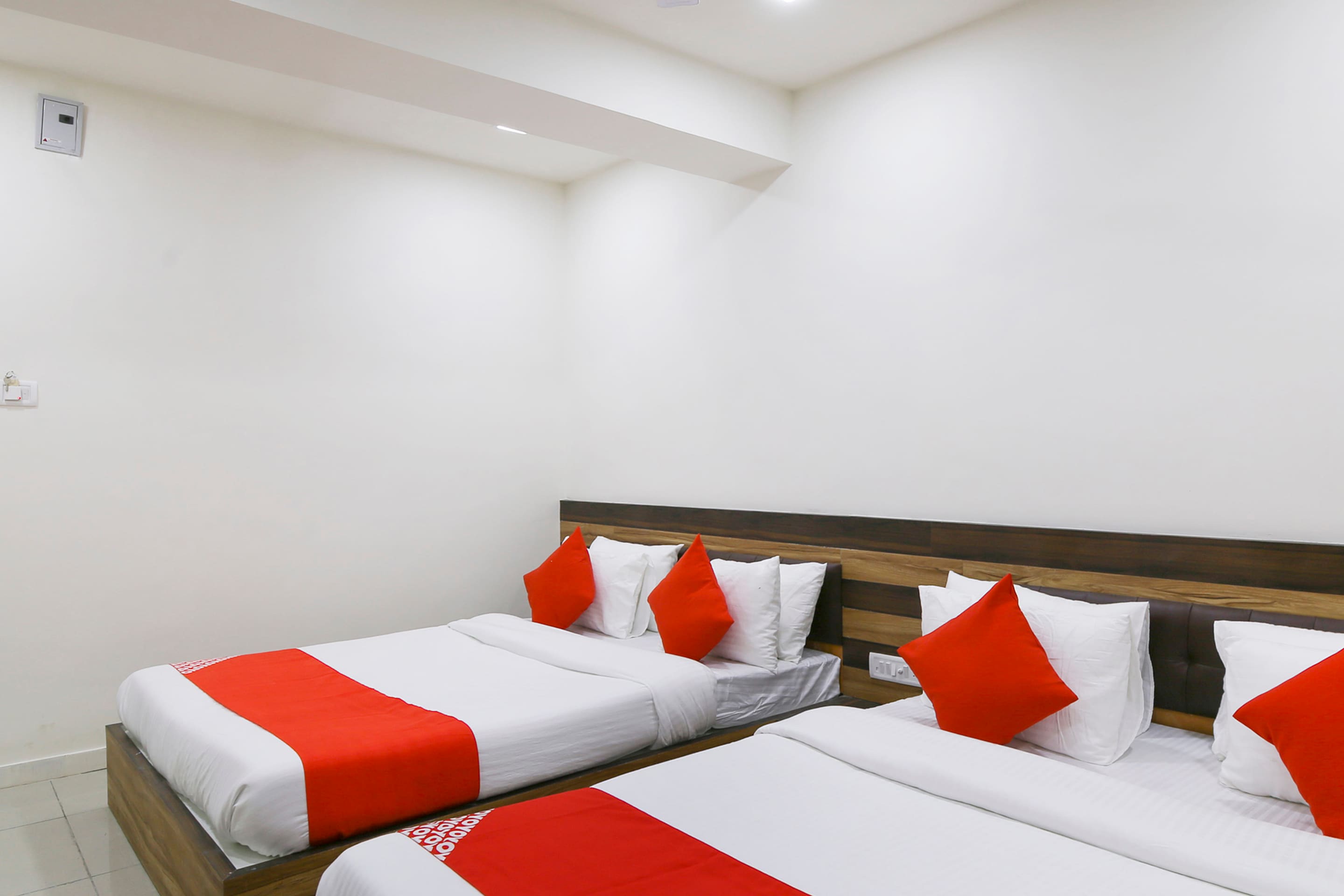 Hotel O Shiv Kunj - Tap to explore photos
