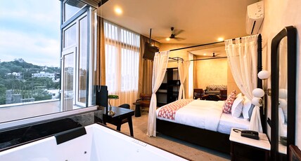 The Four Stories - Luxury Near The Lake Room Type - Luxury Lakeview Suite with Jacuzzi