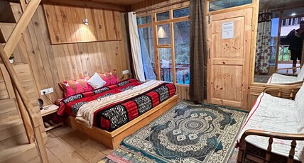 Alpine Stays Riverside jibhi Room Type - Wooden duplex