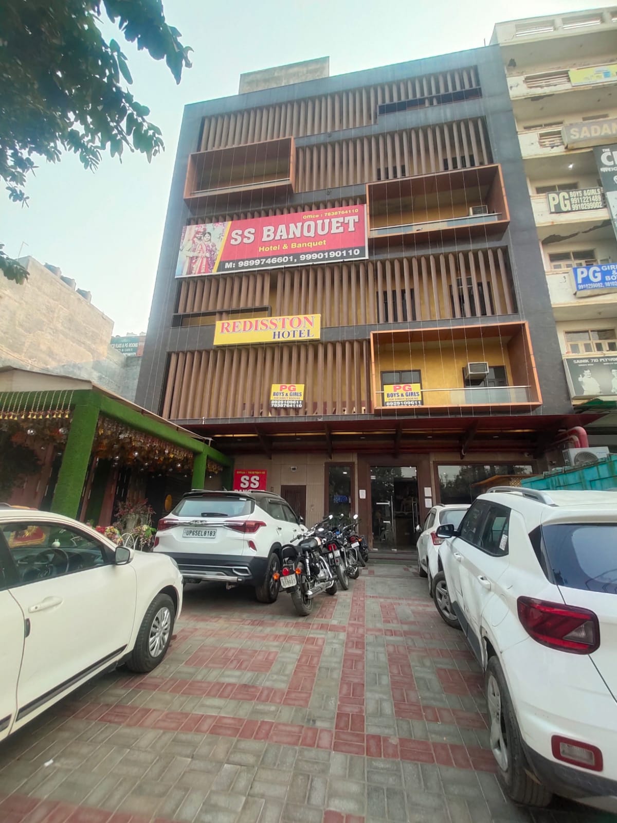 Redisston Hotel - Tap to explore photos