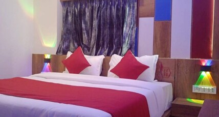 HOTEL HOLIDAY Room Type - DELUXE ROOM