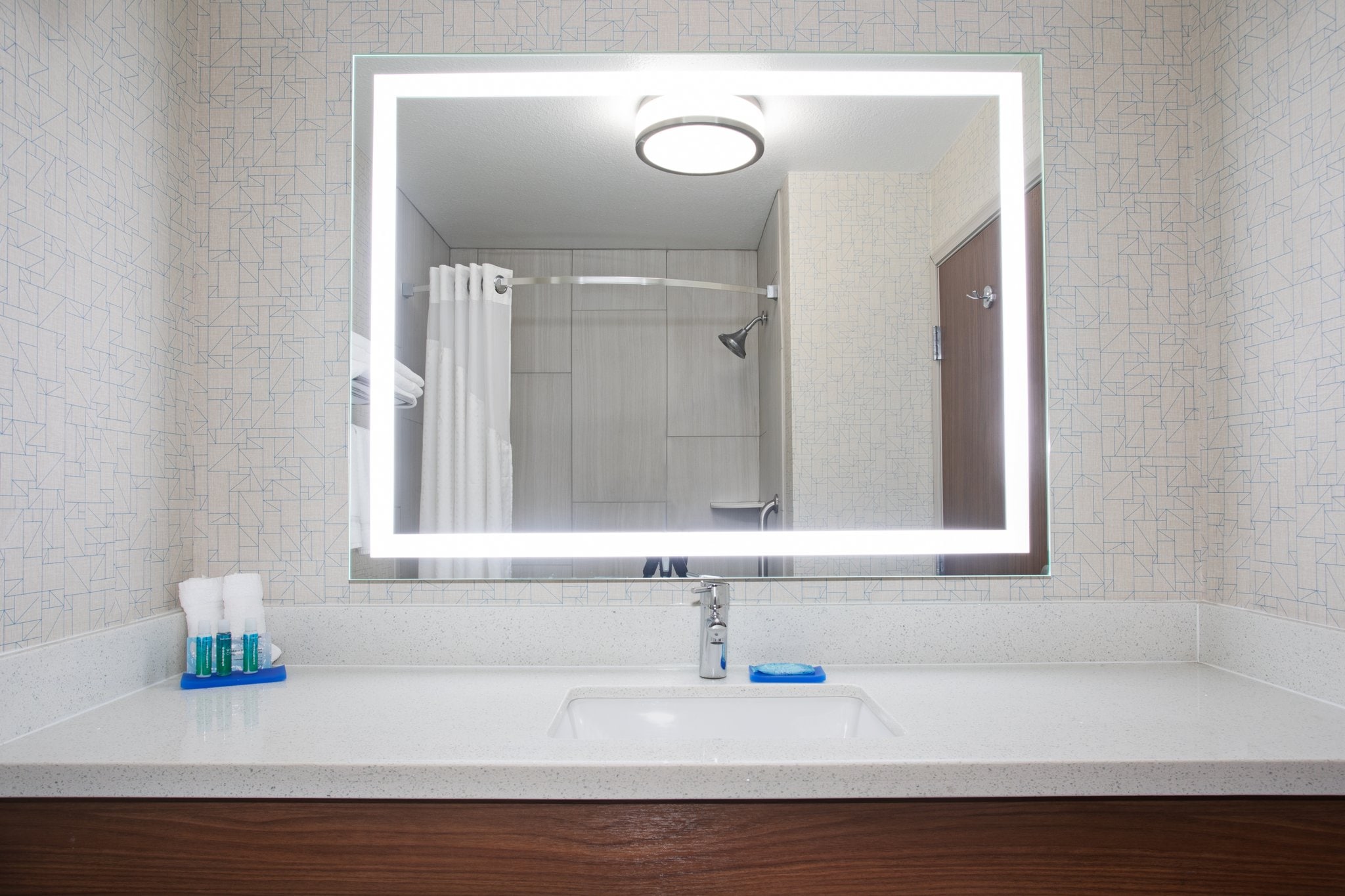 Holiday Inn Express Hotel & Suites Longmont (Pet-friendly) - Tap to explore photos
