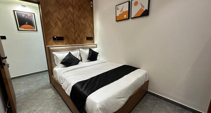 Hotel Radiant Room Type - Deluxe room