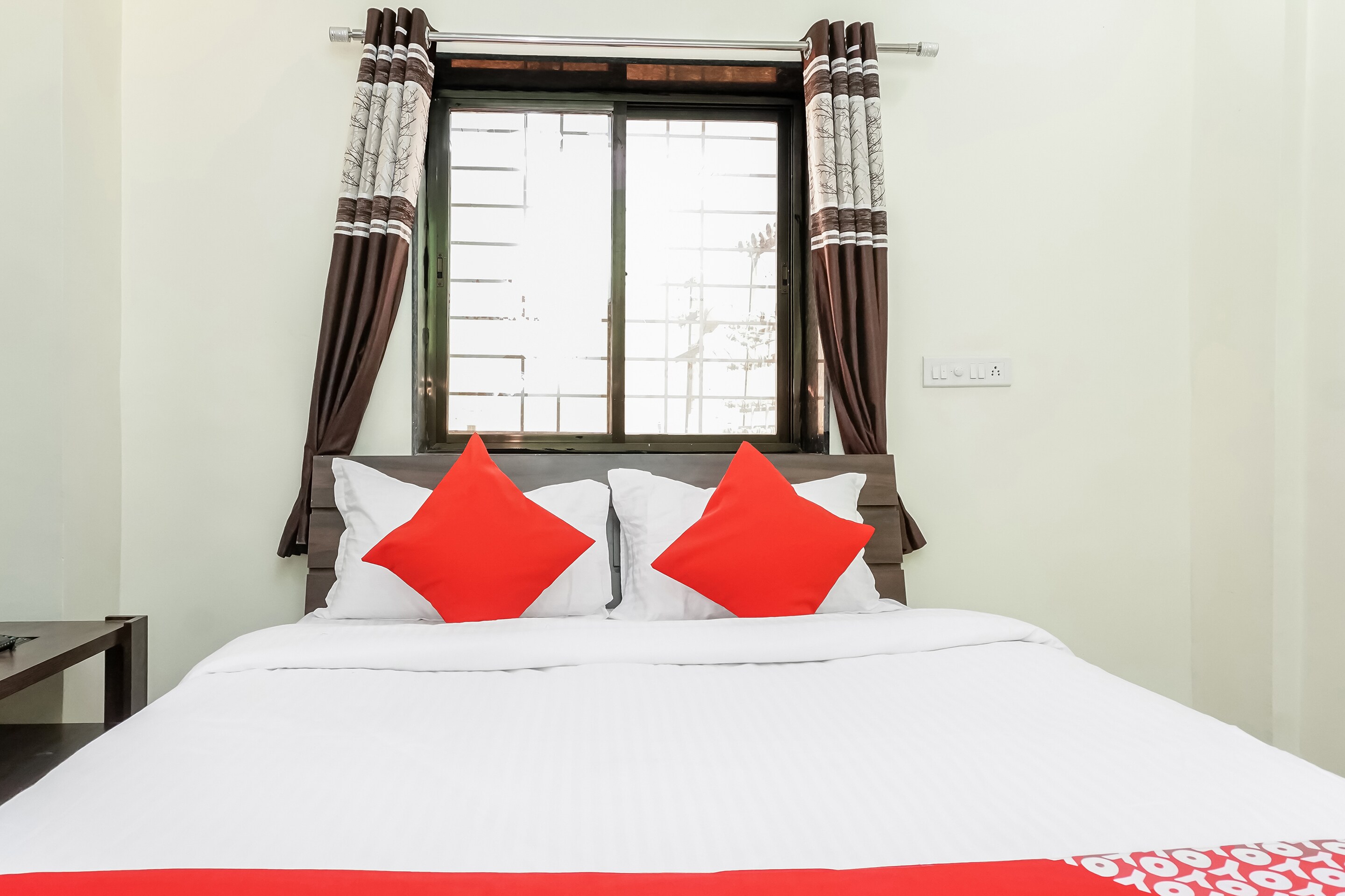 Hotel O Kohinoor - Tap to explore photos