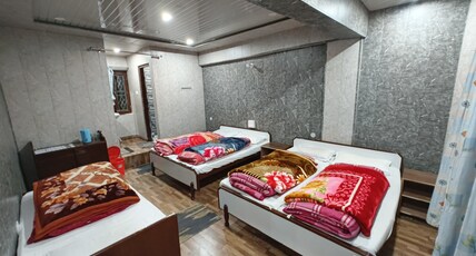 Nar Narayan Guest House Room Type - Executive Joint Family Room (5 Bed)