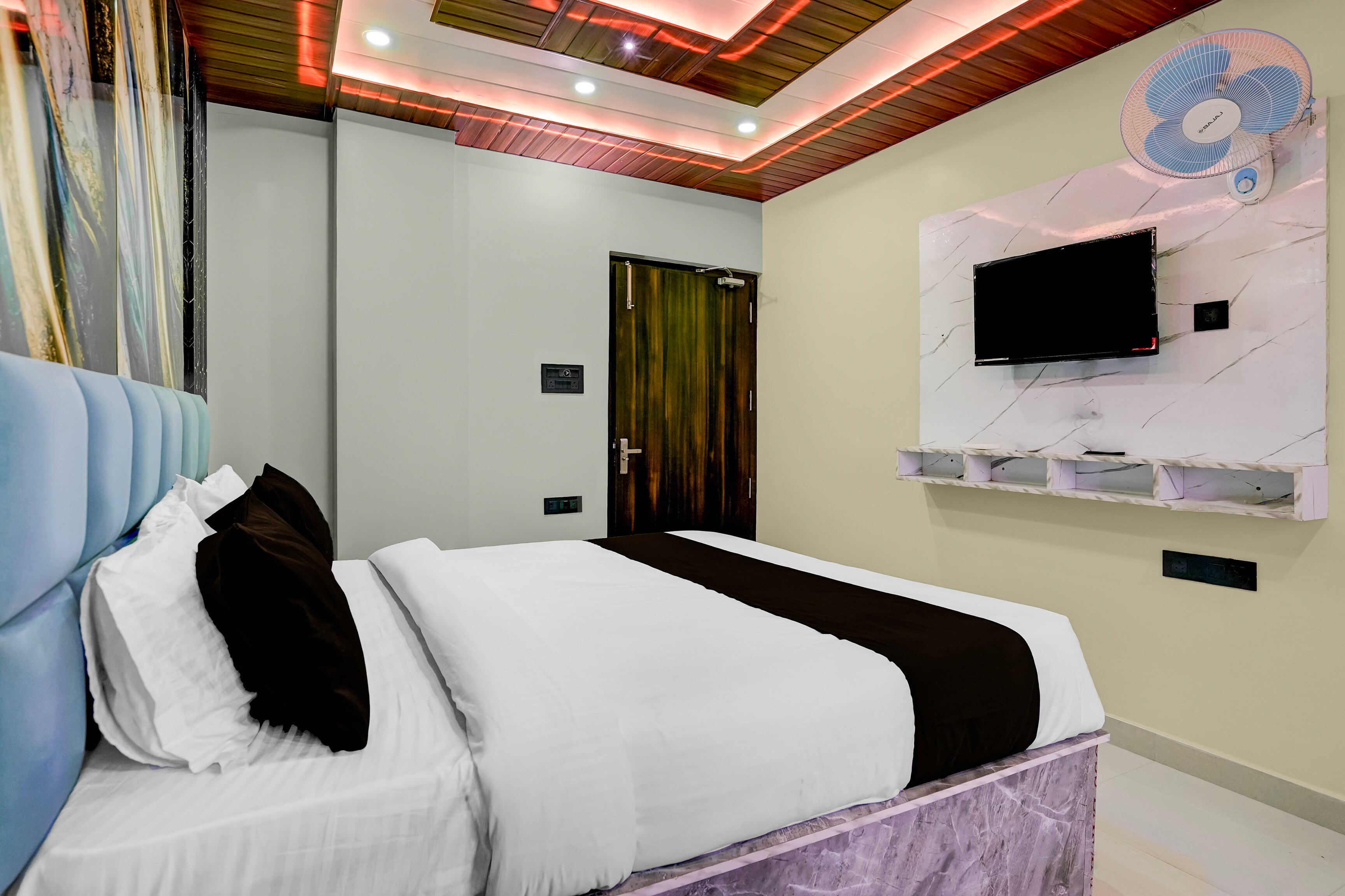 Super Hotel O SK - Tap to explore photos