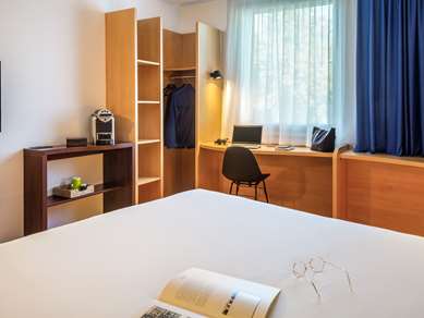 ibis Geneve Petit Lancy - Tap to explore photos