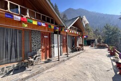 Peaks N Valley Stays 2 Jibhi
