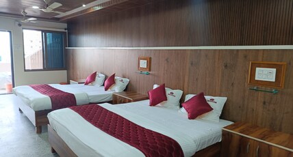 Gayathri Grand Kanipakam Room Type - Deluxe Room with AC 4 Occupancy