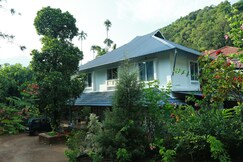 Rooms of Pookode Holidays - by a small stream