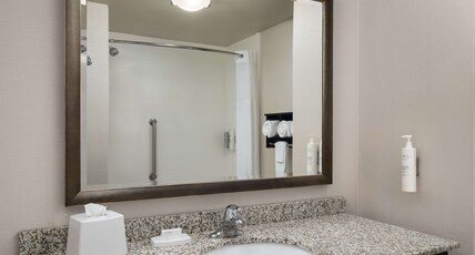 Hampton Inn & Suites Orlando/Downtown South - Medical Center Room Type - 2 QUEENS W FRIDGE NOSMOK