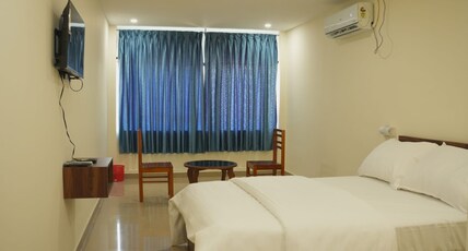 GLANCYS GUEST HOUSE Room Type - AC DELUXE ROOM