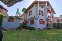 Ainoor Cottage | A Minute Walk to Dal Lake