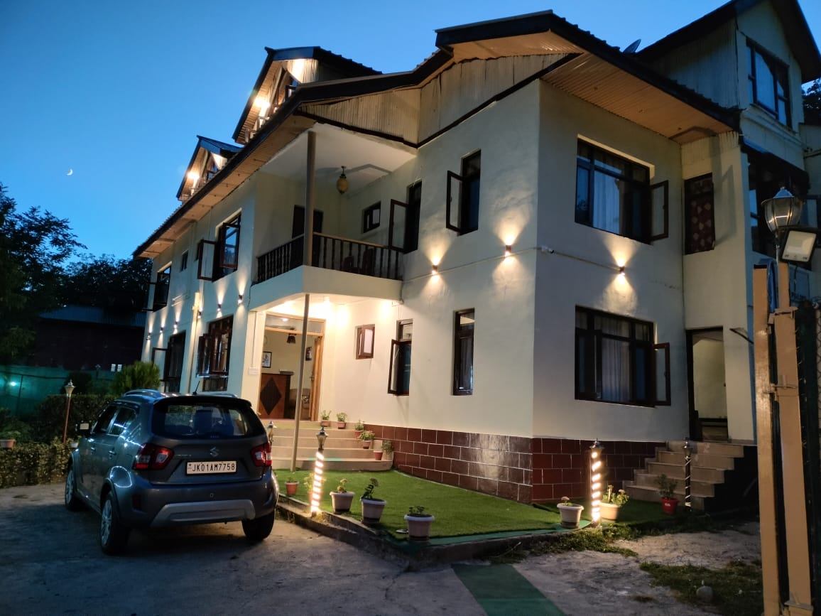 Hotel River Palms - Tap to explore photos