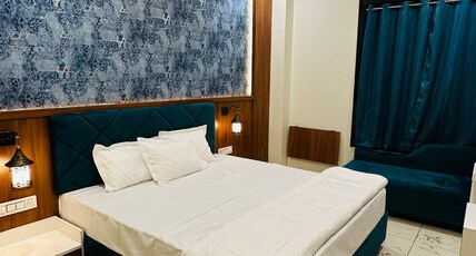 Hotel Ratnam Palace Room Type - Royal AC Room
