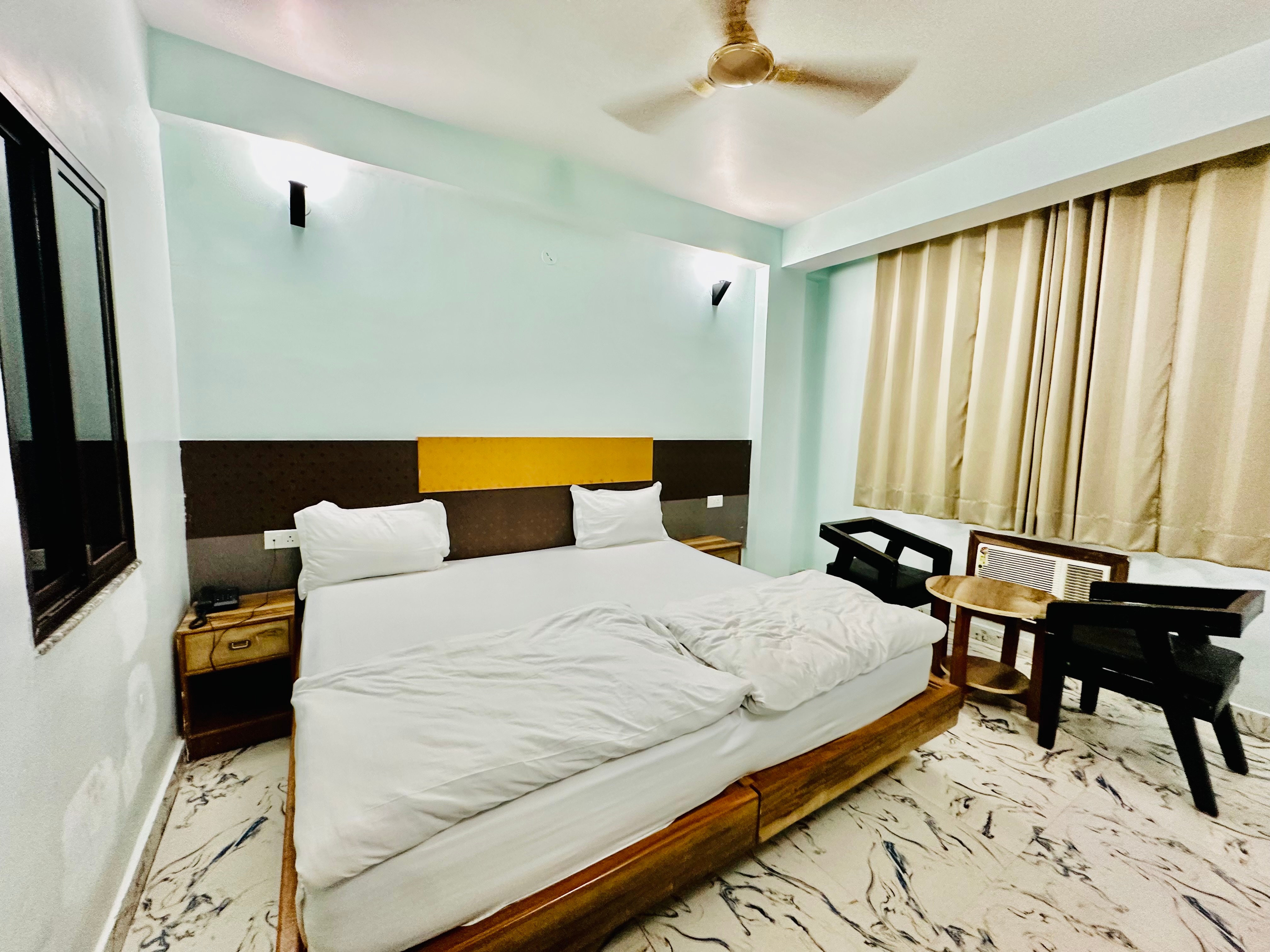 Hotel Gridhakuta International - Tap to explore photos