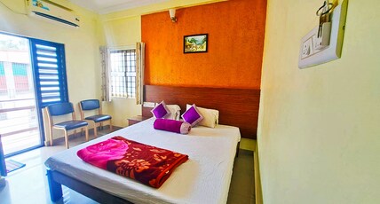 STAYMAKER Q Inn Kushalnagar Room Type - Deluxe Double Room AC